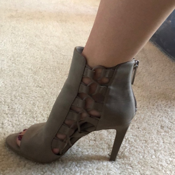 BCBGeneration Nude Heels - Picture 5 of 8